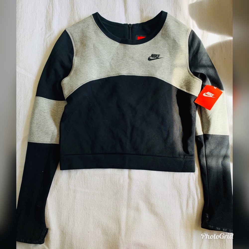 Cropped Nike Sweatshirt